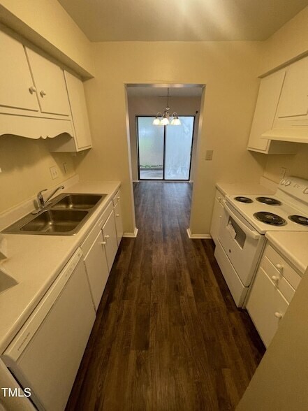 Foto del edificio - 1223 Teakwood Pl