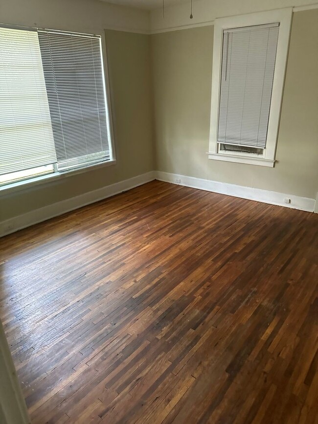 Building Photo - 2300 Plum St Duplex