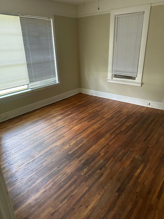 Building Photo - Plum Street Duplex