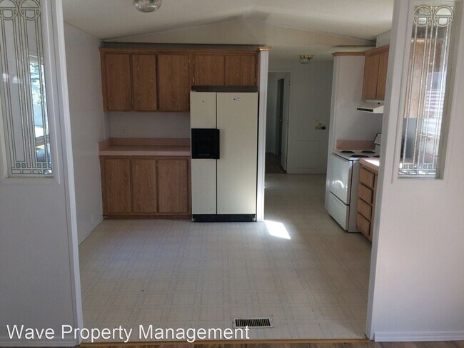 Building Photo - 2 br, 1 bath House - 138 B St