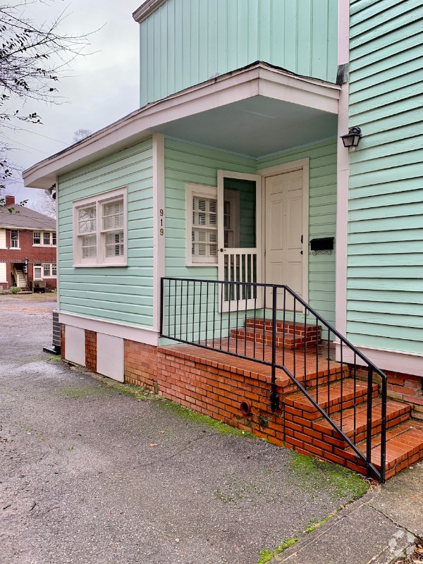 Building Photo - 923 Cumberland St