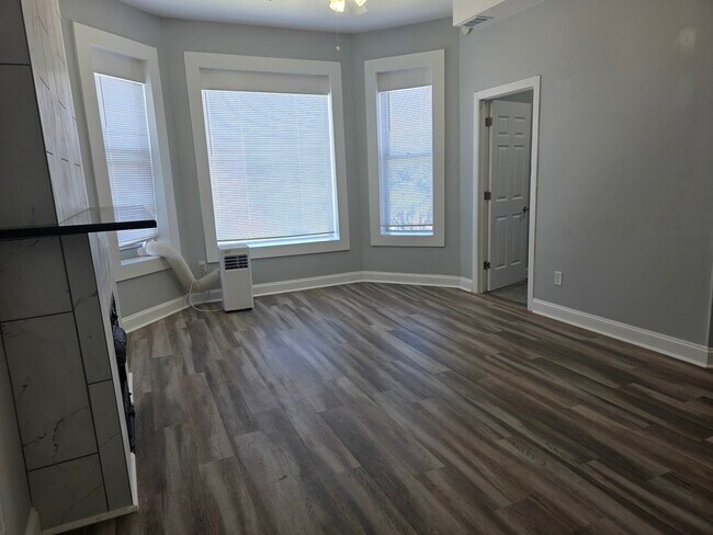 Foto del edificio - 5319 S Indiana Ave
