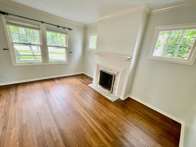 Building Photo - 819 Oakwood Ave