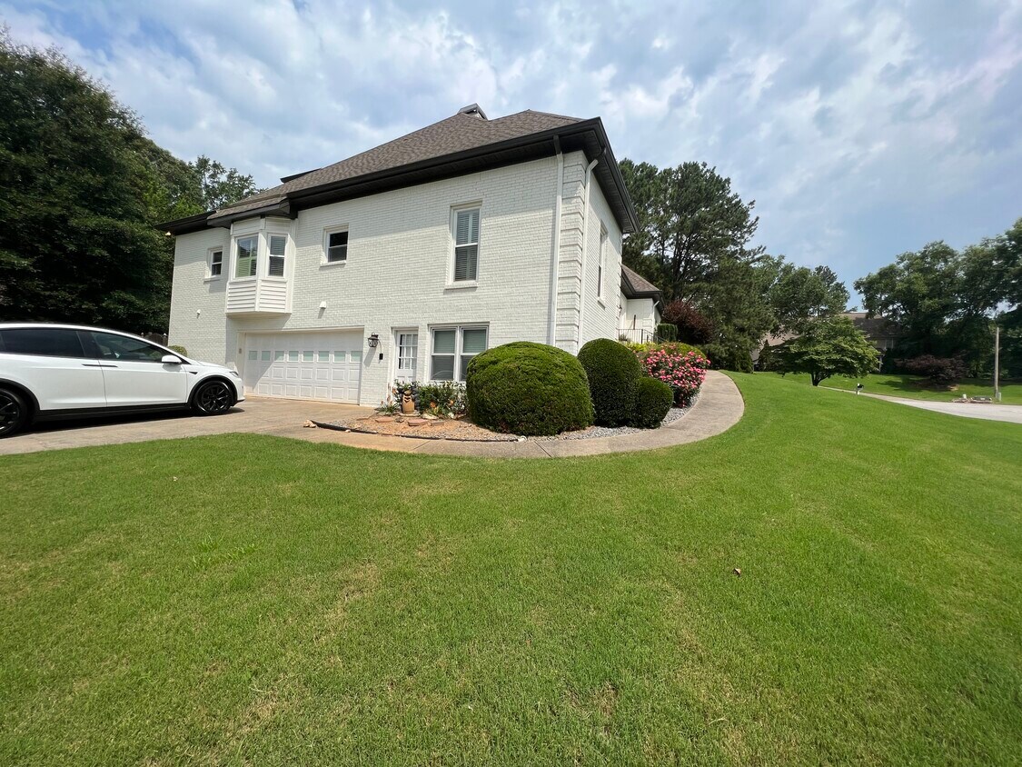 Primary Photo - 3487 Sheridan Chase SE