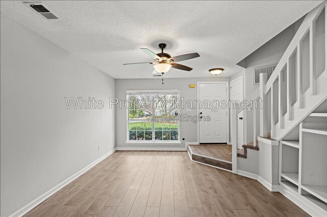 Building Photo - 8289 Golf Ridge Dr