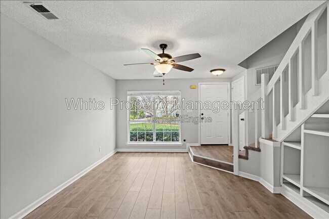 Foto del edificio - 8289 Golf Ridge Dr