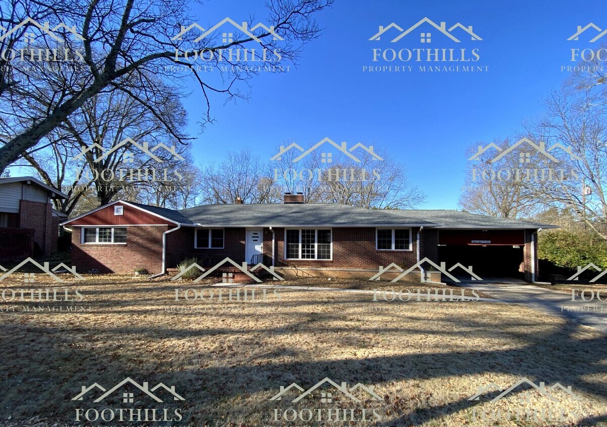 Primary Photo - Charming 3BR/2BA Home with Hardwood Floors...