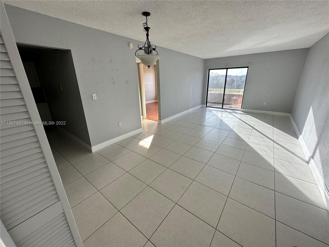 Foto principal - 17530 NW 68th Ave