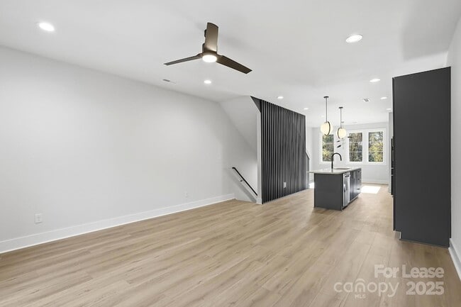 Building Photo - 1310 Carolyn Dr