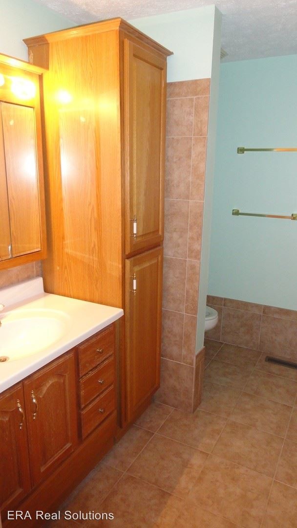 Building Photo - 3 br, 1.5 bath House - 106 Lancelot Lane
