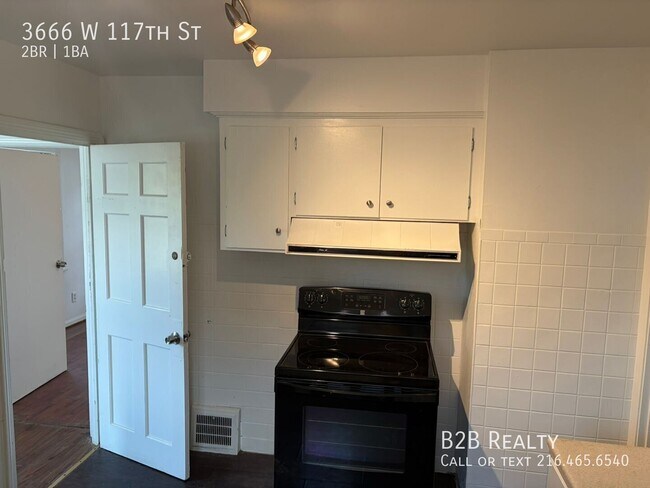 Foto del edificio - 3666 W 117th St