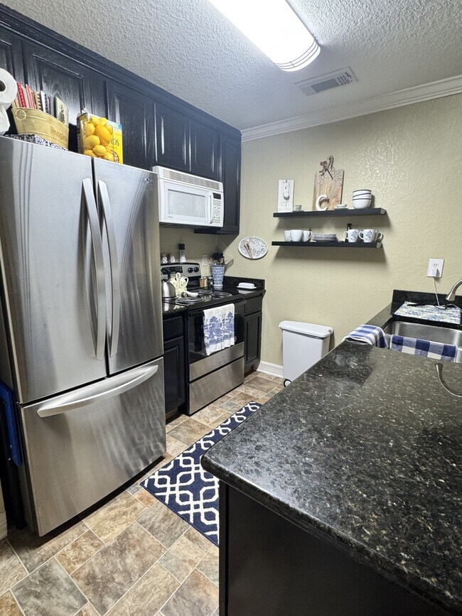 Building Photo - 418 Garland Dr