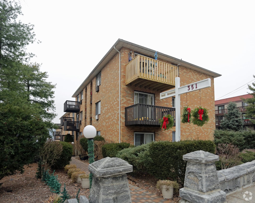 351 North Broadway - 351 N Broadway