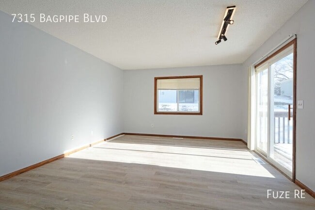 Foto del edificio - 7315 Bagpipe Blvd