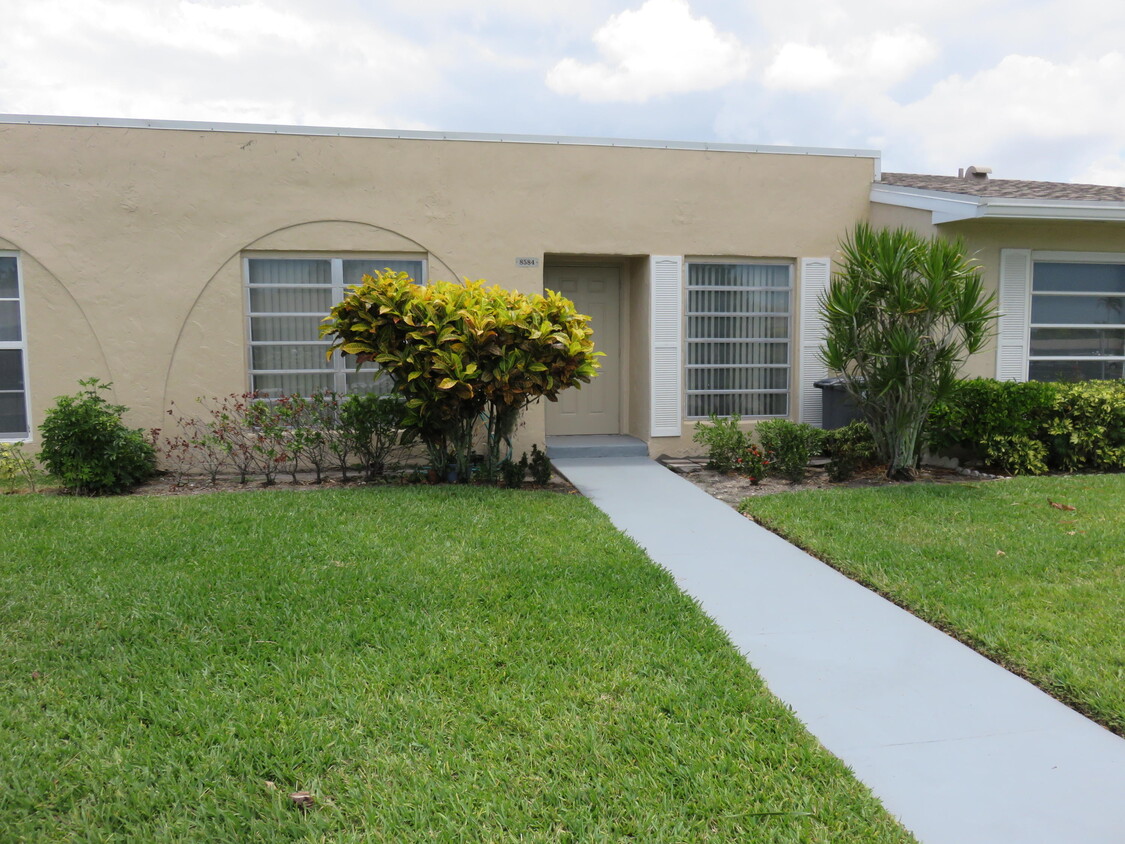 Foto principal - 8584 Bella Vista Dr