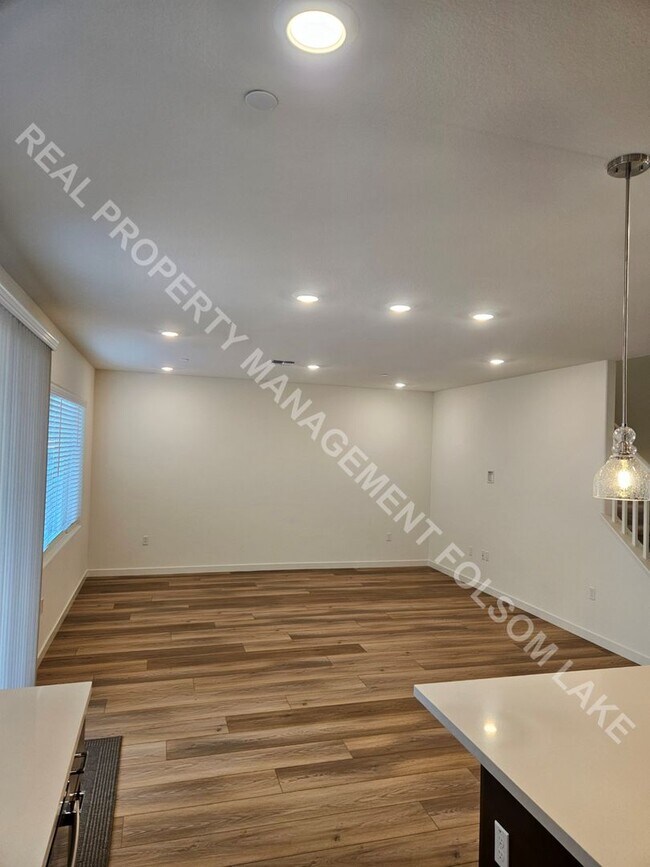 Foto del edificio - New 3 bedroom 2.5 bath Home in the Riverbl...