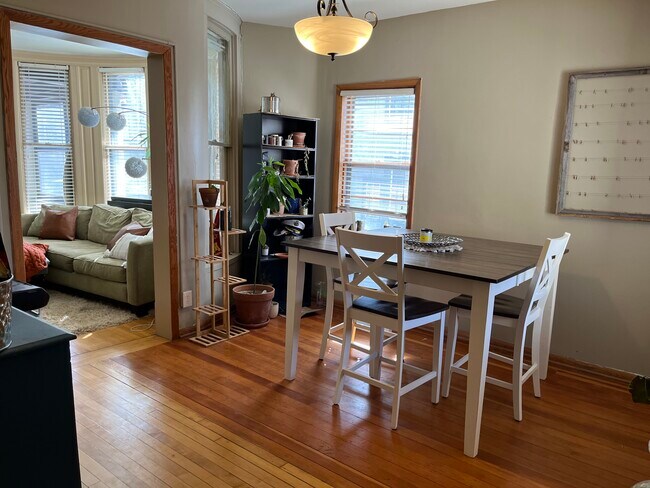 Foto del edificio - 2744 Fremont Ave S