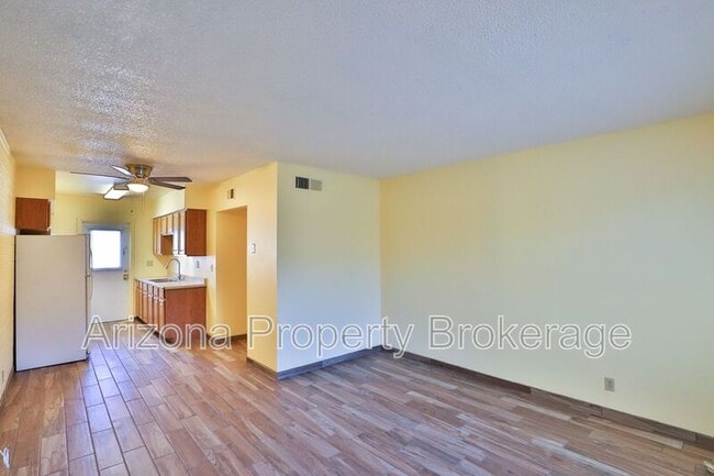 Photo - 2408 W Morten Ave Townhome