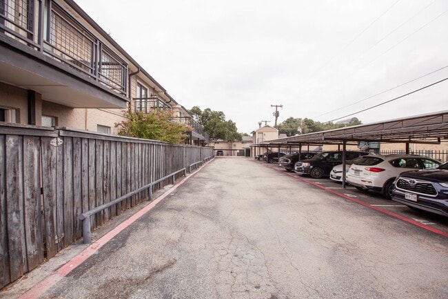 Building Photo - Remodeled Central Dallas Condo