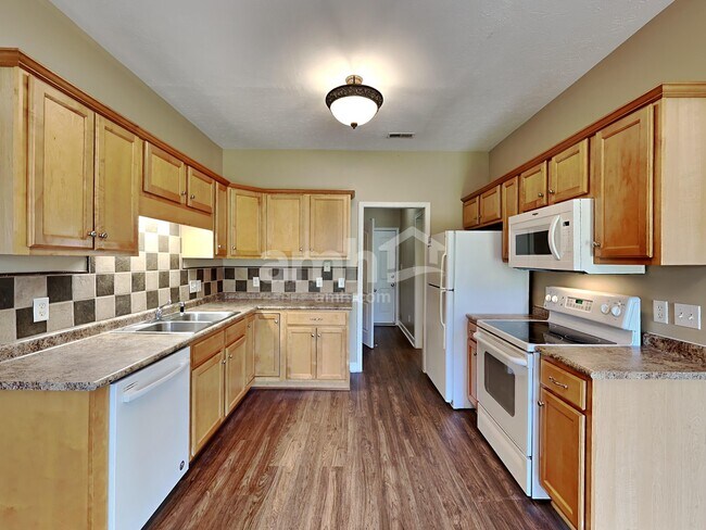 Foto del edificio - 711 Riata Ct