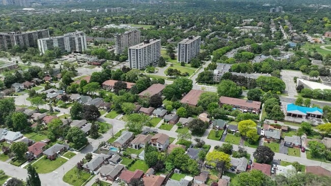  - 2029-2055 Victoria Park Avenue