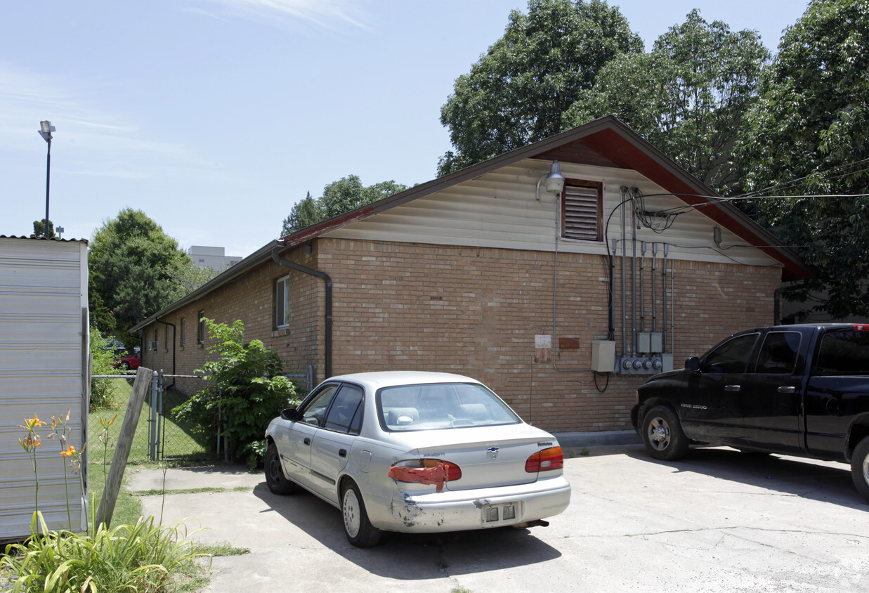 Building Photo - 1116 S St Louis Ave