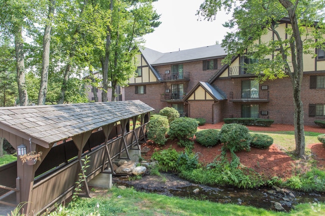 Building Photo - Royal Crest Estates Nashua Apartments