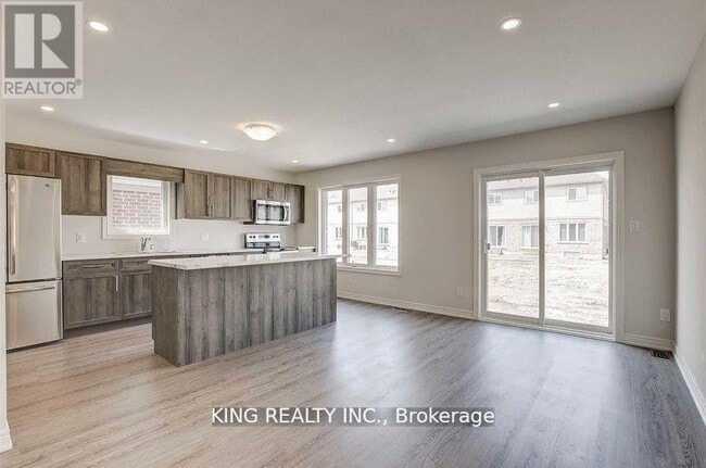 Building Photo - 126 Monarch St