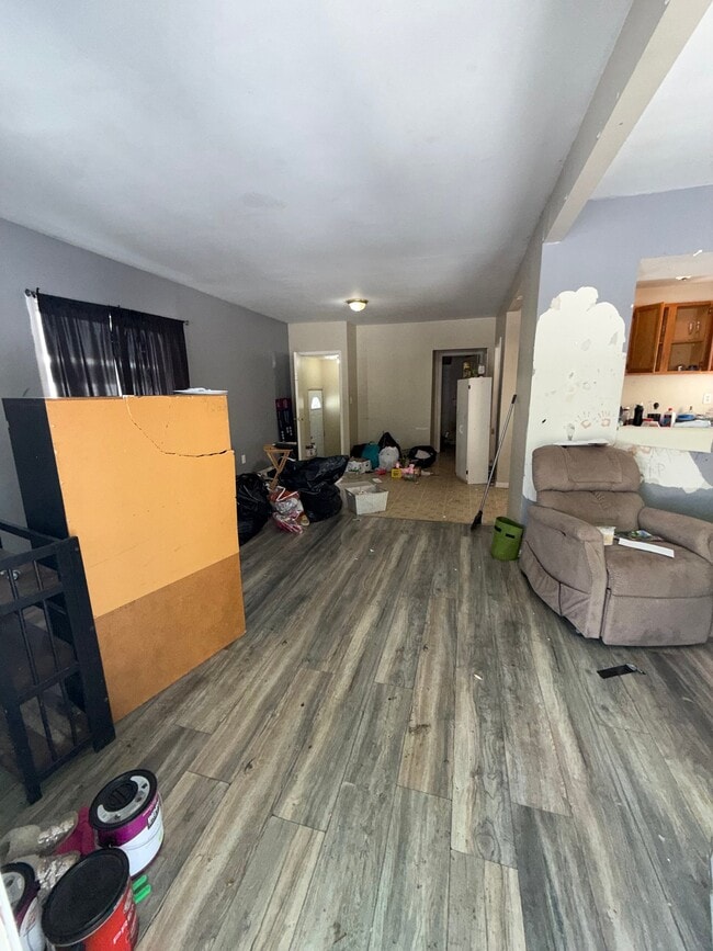 Building Photo - 1309 Barney Ave