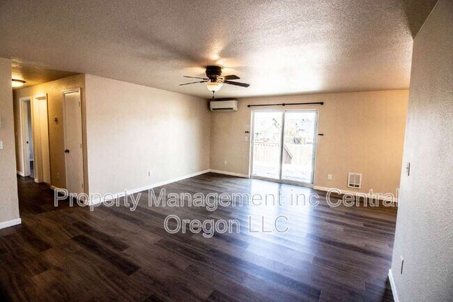 Foto del edificio - 2827 SW Pumice Ave