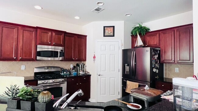 Foto del edificio - 725 Earlham Dr