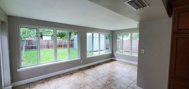 Florida room - 712 Saint Lucie Ln House