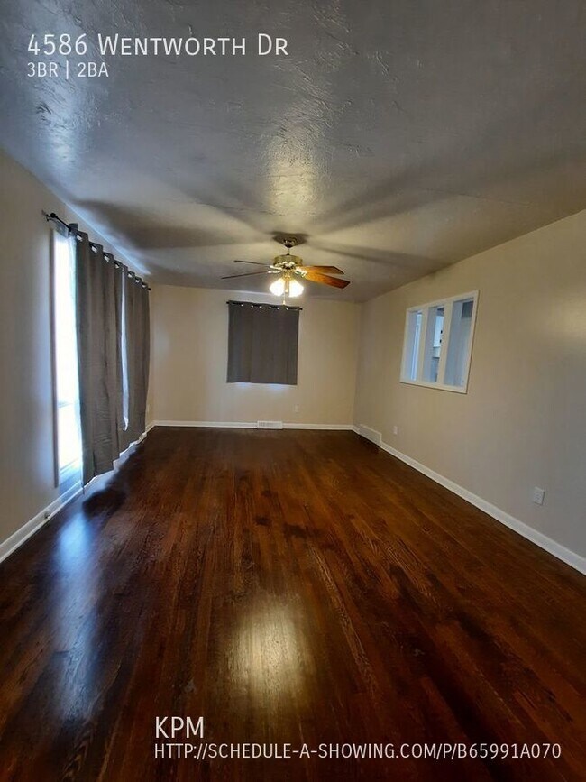 Foto del edificio - 3 BED | 2 BATH | SINGLE GARAGE | WEST