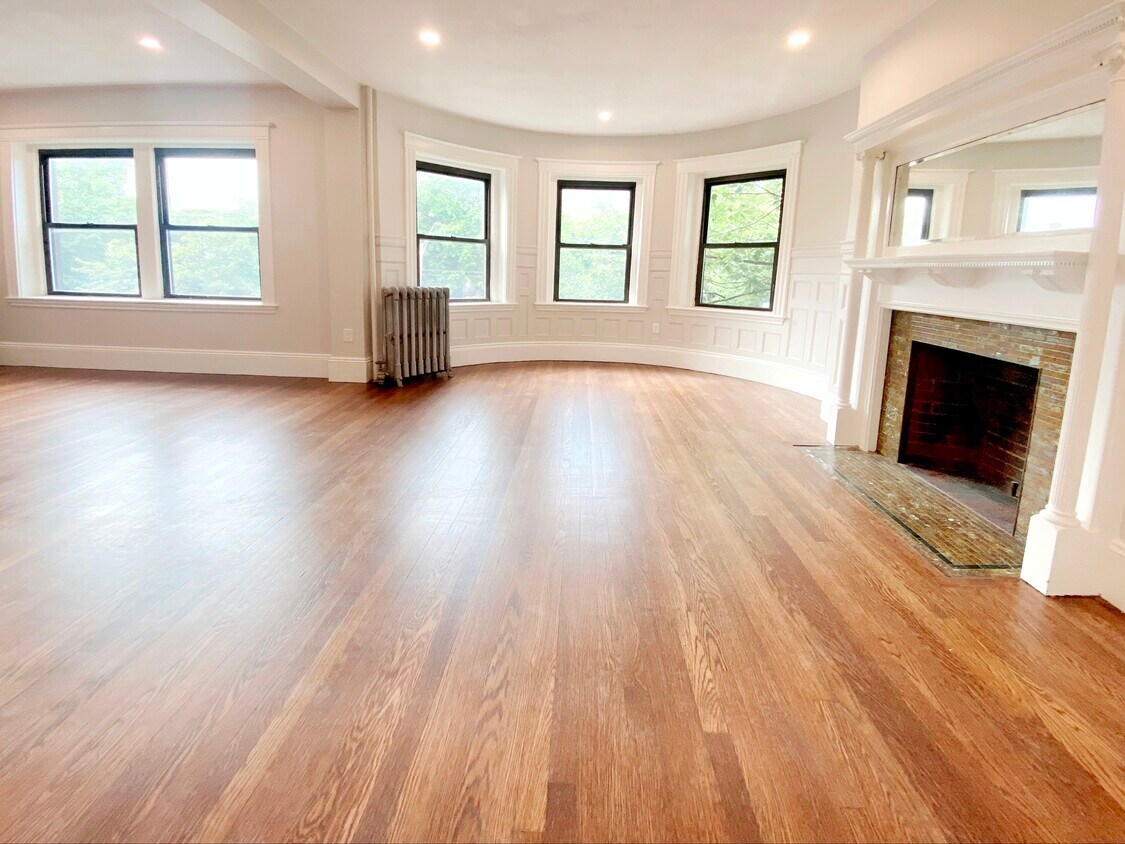 Foto principal - 1855 Beacon St