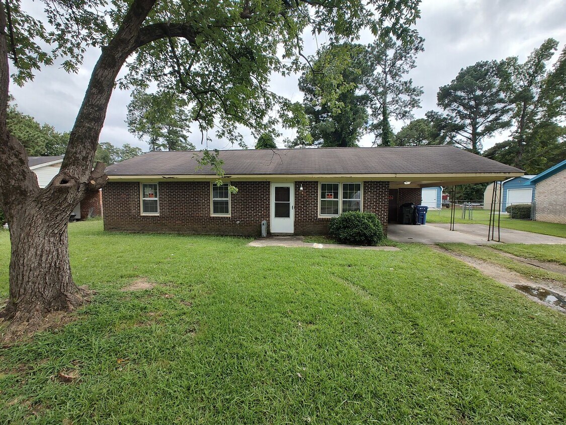 Primary Photo - 1303 Railfence Dr