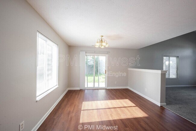 Foto del edificio - 6623 Dunsdin Dr