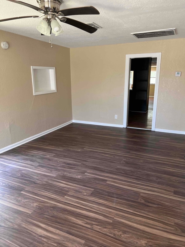 Building Photo - 800 E Ave H