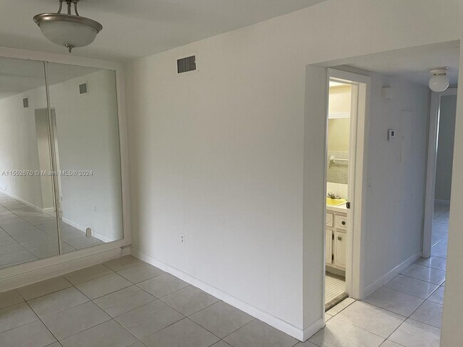 Foto del edificio - 11840 NE 19th Dr