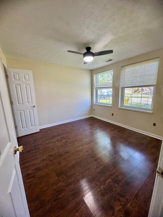 Foto del edificio - 606 W Sullivan St