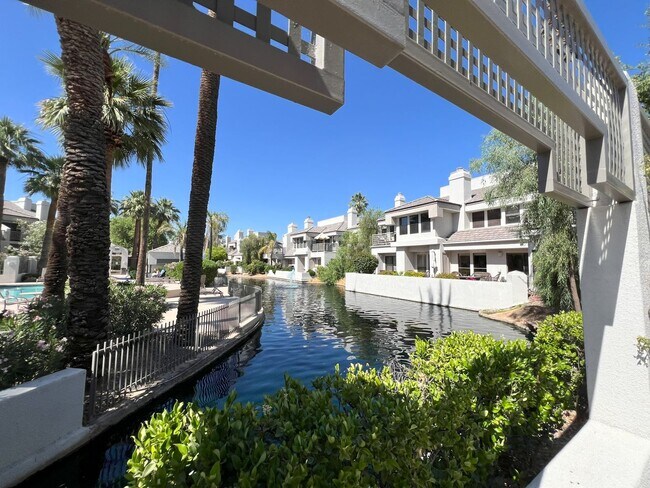 Foto del edificio - EXCLUSIVE 2 BEDROOM WATERFRONT CONDO IN GAINEY RANCH PAVILLIONS