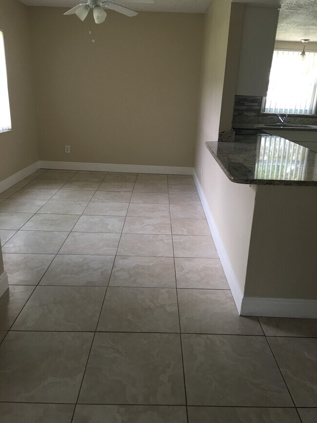 Foto del edificio - 9910 Turf Way