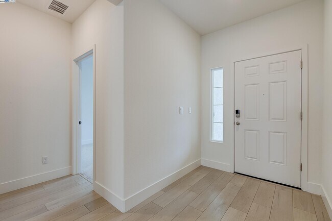 Building Photo - 1227 Richardson Rd