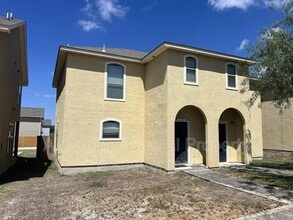 Building Photo - 10523 Hunters Pond