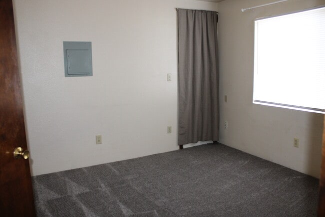 Building Photo - 412 Yakima St