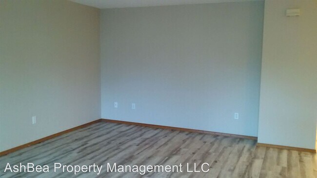 Building Photo - 5140 Skyline Village Loop S