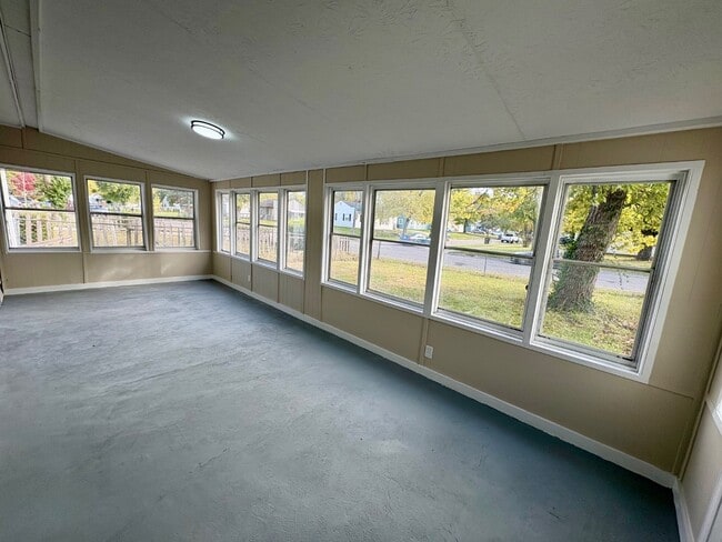 Foto del edificio - 6120 E 24th St