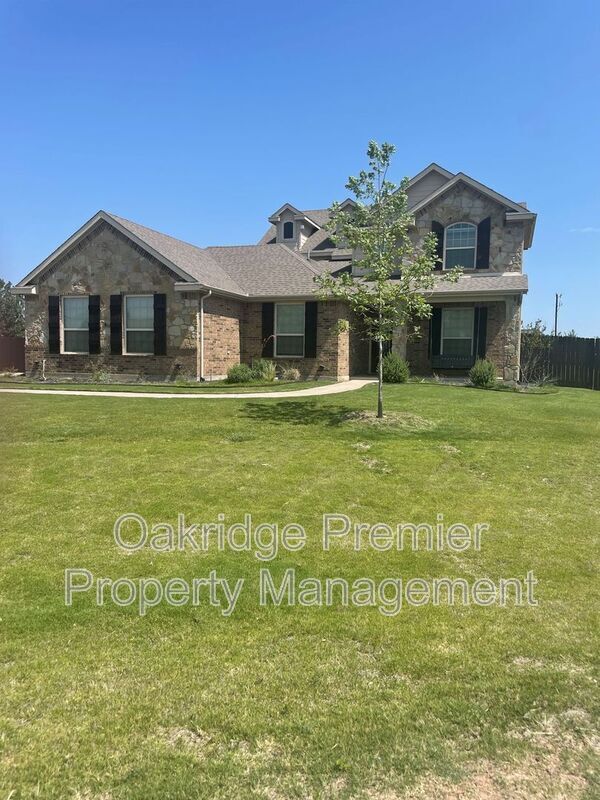 Primary Photo - 811 Blue Quail Dr