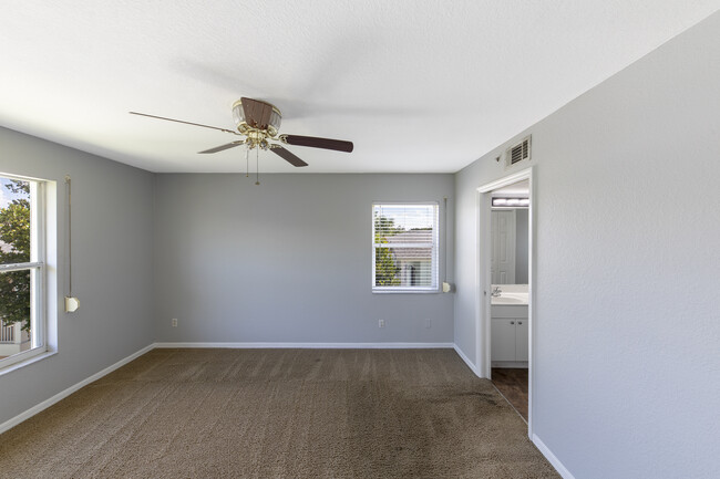 Main bedroom - 3245 Cypress Glen Way