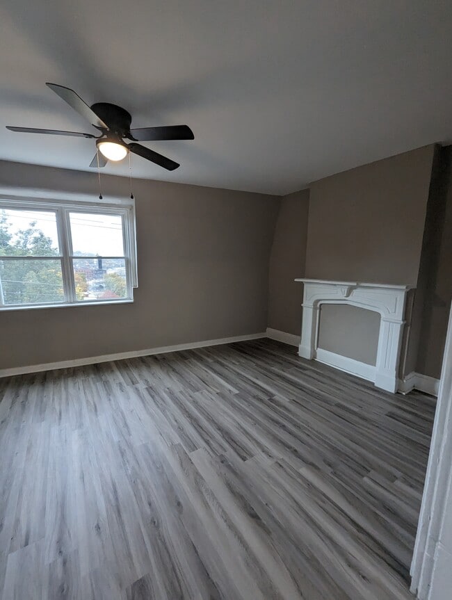 Building Photo - 2582 W McMicken Ave