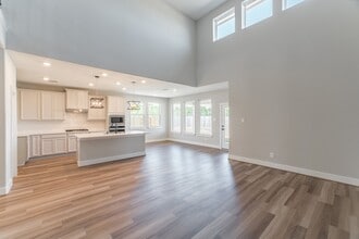 Building Photo - 2016 Woodland Park Ct